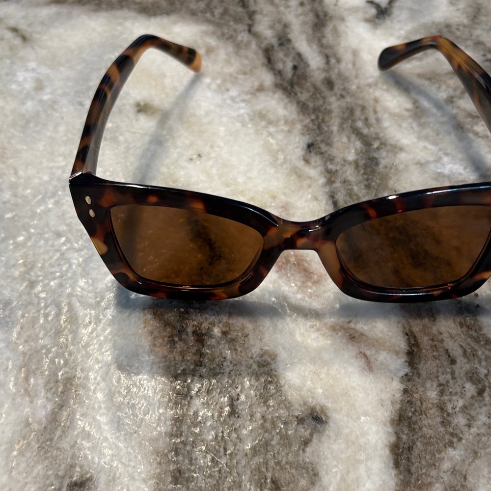 Z Supply Brown Tortoise Sunglasses